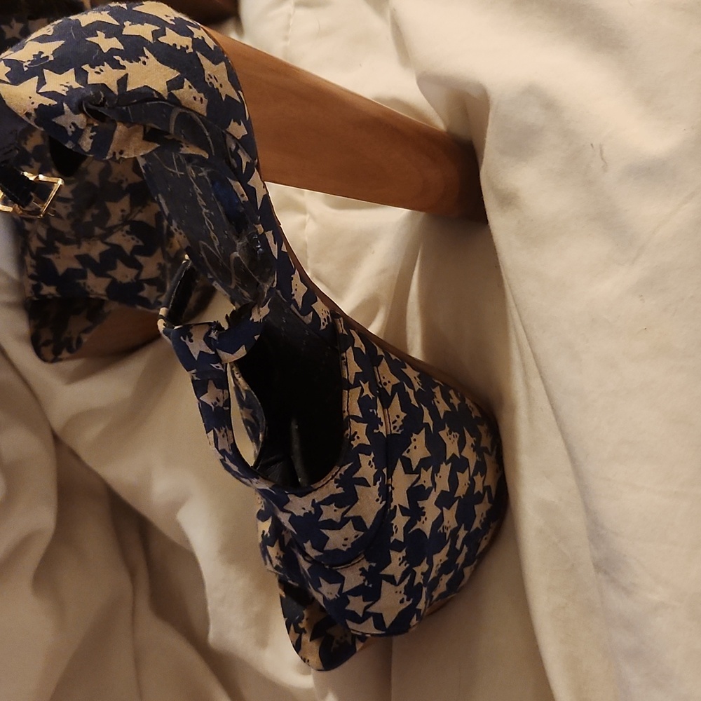 Used beautiful size 5 Jessica Simpson heels